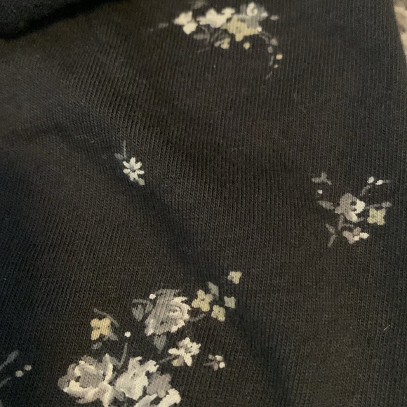 Baby Gap Black Floral Pants Size 0-3 Month EUC - Picture 3 of 4